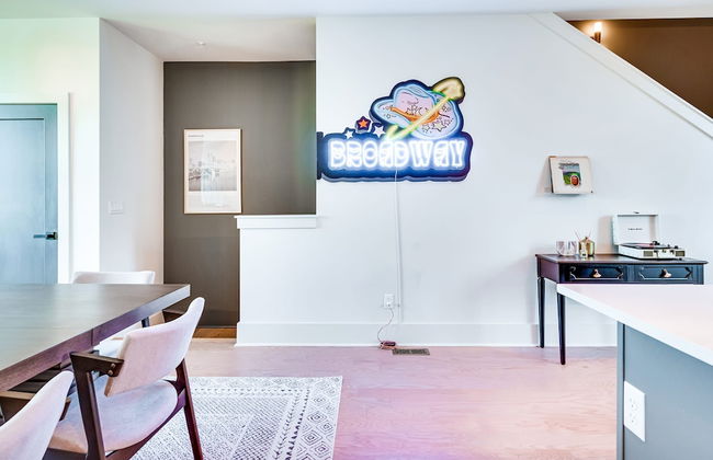 Sky High Cowgirl Luxe 4BR w Rooftopdeck Karaoke - Foto 10