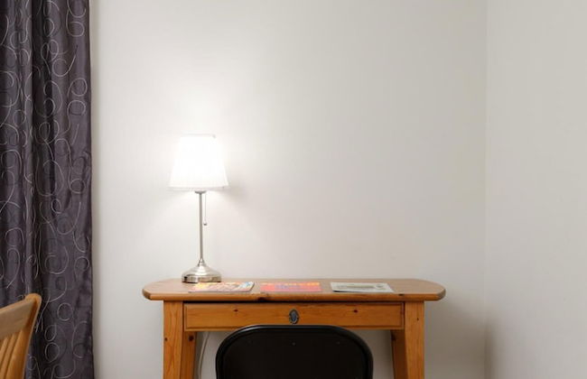 Stylish 1 BR Suite in North Vancouver 10 Mins ski - Photo 6