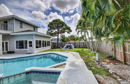 5 BR Mansion with Pool and non-heated Jacuzzi Games in Boynton Beach - Photo 49