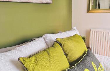 Lovely 4-bed home sleeps 8 Nr Bolton Stadium & M61 - Photo 14