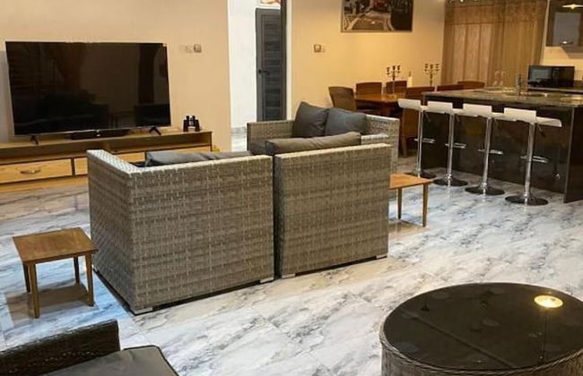 3 Bed Villa-private Garden-offstreetparking-aircon - Photo 18