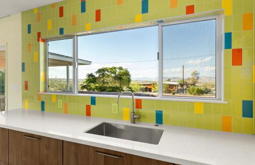 Mid Century Vibes - 2 Min to JTNP - Retro Dive Bar - View - Foto 10