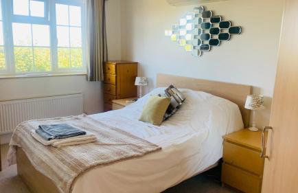 Lovekush Epsom Banstead Surrey. Views over London - Photo 67