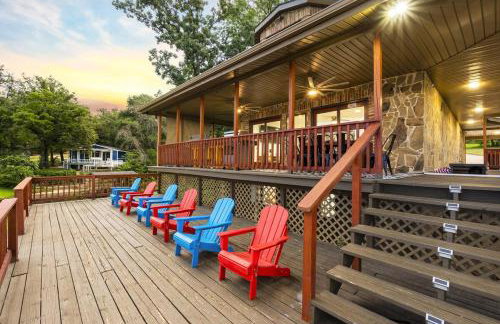 Lakefront Retreat Sleeps 15 Starlink Internet - Foto 3