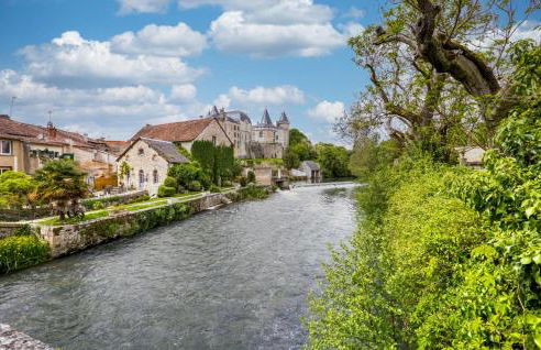 Beautiful Home In Nanteuil-En-Vallée With Wifi - Foto 22