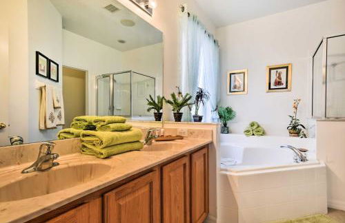 Luxe Terra Verde Villa with Theater 6 Mi to Disney! - Foto 13