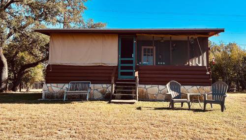 VINTAGE RIVER CAMP CABIN! PRIVATE RIVER ACCESs! - Foto 5