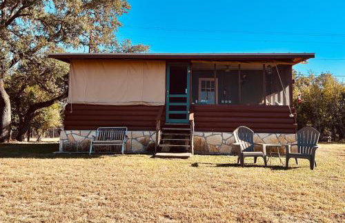 VINTAGE RIVER CAMP CABIN! PRIVATE RIVER ACCESs! - Foto 5