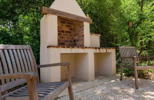 Spacious Farmhouse With Private Heated Pool in a Rustic Garden - Foto 56