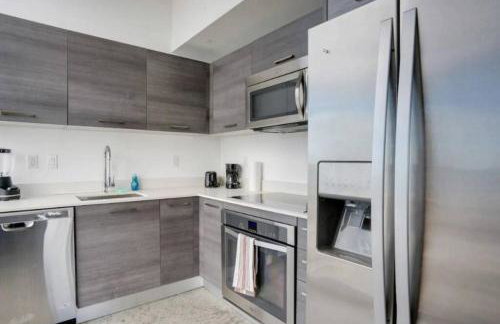 Sun-Splashed 1BR Condo unit in DWTN Miami with WFH - Foto 15