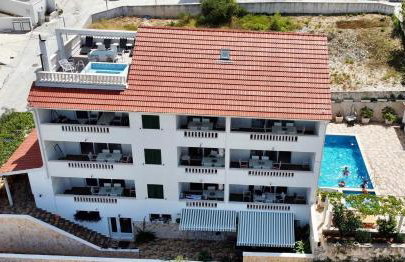 La Perla Apartments 2 - Photo 19