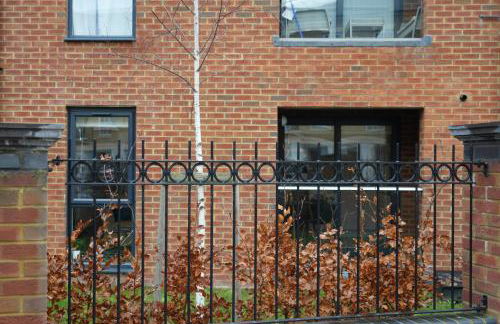 Luxury 2 Bed Apartment with Parking near London - Foto 45