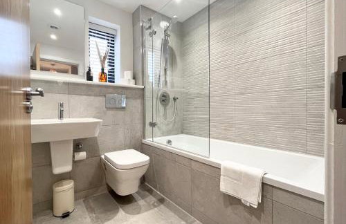 Exceptional 3 bedroom home in Penzance~New~Seaside - Photo 25