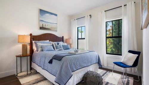 Elegant 4BR Home Guest House Private Yard - Foto 2