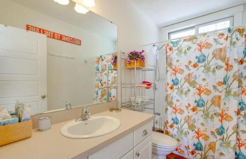 Lake Access and Pools Sun-Soaked Westford Cottage! - Foto 15