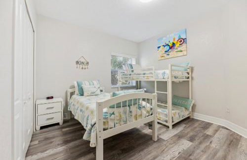 Ocean View Next to Pool and Amenities Corner Unit 3 Balconies OW20-201 - Foto 5