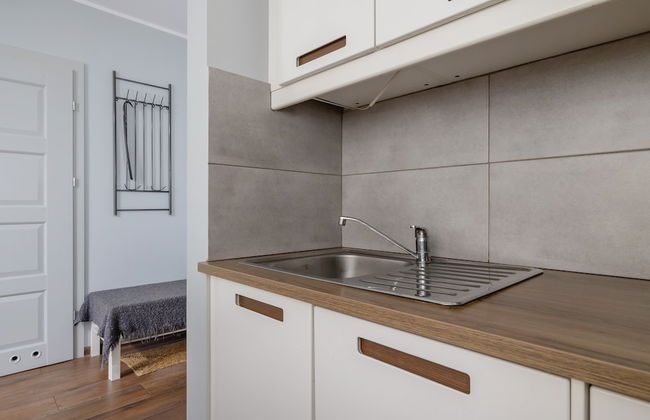 5th Floor Studio in Katowice by Renters - Photo 5