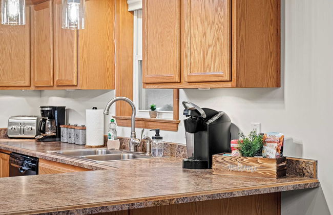 Mews Mountain House by Avantstay Walk to Beach, Hot Tub, Game Room - Foto 12