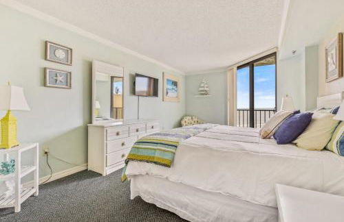 Ocean View with a beachfront pool at Ocean Trillium Condo ~ 702 - Foto 6