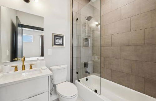 3BR 35BA Rooftop View - Walk to Alamo Dome - Foto 10