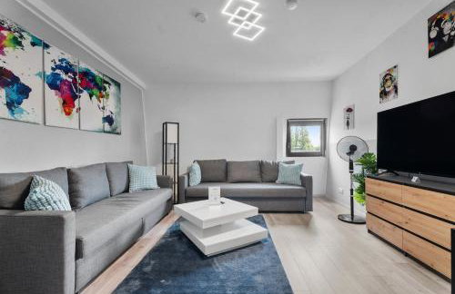 DG - Einfach aber sehr komfortabel - Wohnung für bis zu 12 Personen - Gruppen, Messe, Monteure, Studenten - Voll ausgestattet - 3 Smart-TV 55 Zoll Netflix, 1000 Mbit WLAN, voll ausgestattete Küche - Foto 2