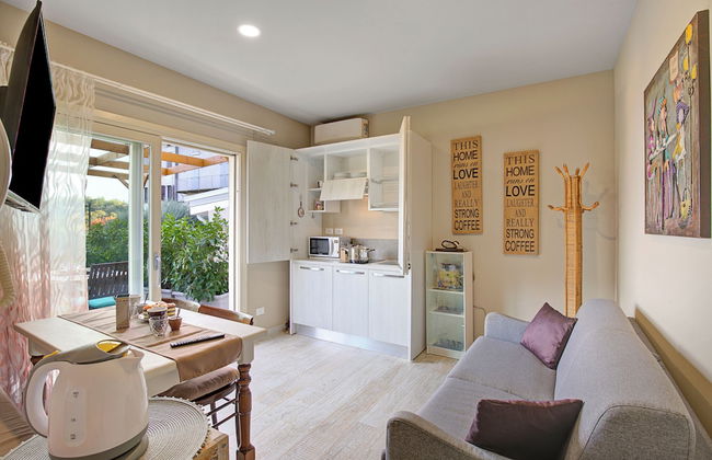 Caffe Priscilla House Parking & Lakeview - Foto 7