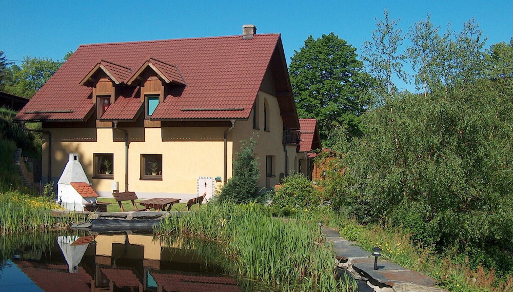 Large Luxury House with Sauna & Hot Tub in Giant Mountains near ski Area - Foto 1, Imagen principal