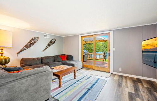 Yorita Manor - Lake Front Getaway! Dogs, Fire Pit & Deck - Photo 27