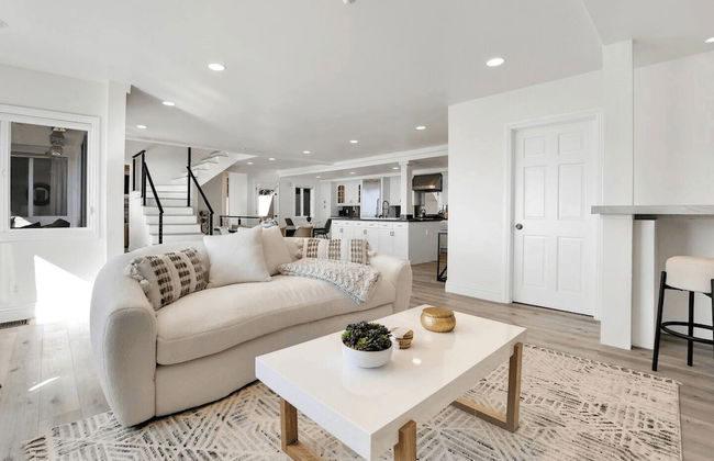 Castlewood by Avantstay Malibu Cliffside + View - Photo 22