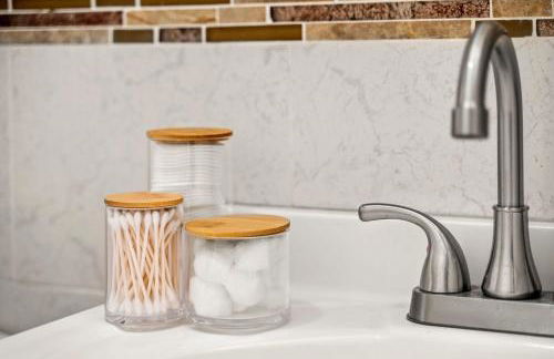 Charming Home In Heart of City With King Size Bed! - Foto 15