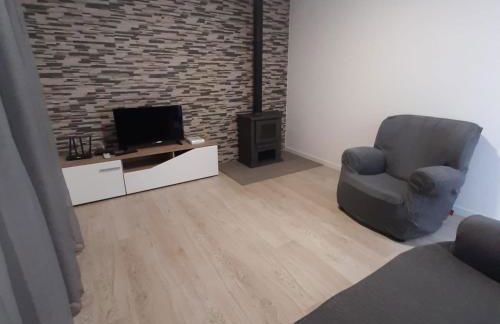 Casas da Escola - "Casa da Professora" - Meãs - Foto 2