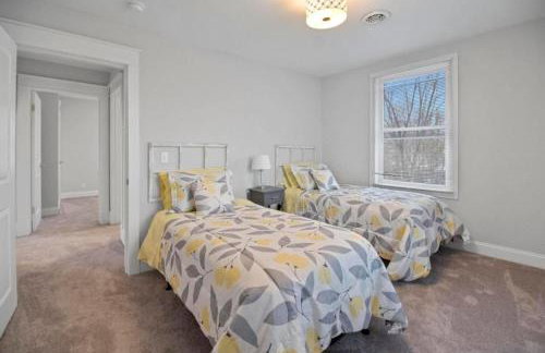 Main Street Oasis Pool and Hot Tub Sleeps 8 - Foto 16