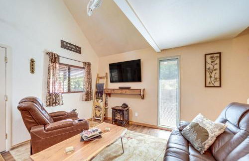 Hike, Hunt and Fish! Outdoor Pine Haven with Yard - Foto 4