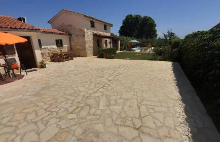 Mala kuća sa velikim grijanim bazenom ANTONIO - Foto 14