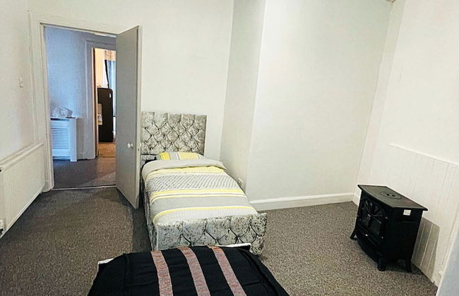 Luxury 3 Bedrooms Entire Flat - Self Check in & Check out - Photo 6