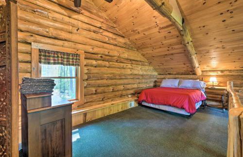 The Red Pine Cabin with Private Pond and Dock! - Foto 19