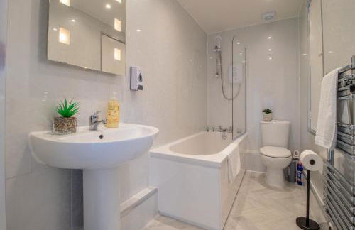 Spacious 2-Bed City Home Free Parking & Stadiums - Foto 24