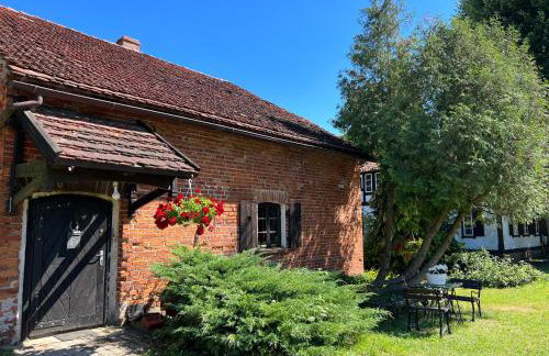 Apartament w XIX-wiecznym Spichlerzu nad Jeziorem z dostępem do parku i widokiem na Dworek Modrzewiowy z 1823 roku - Foto 1