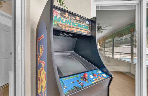 Four Bed Home with Pool Game Room Bar Near Beach - Foto 32