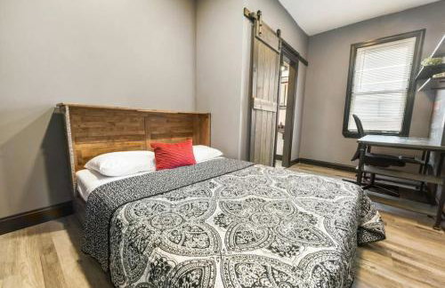 HostWise Stays - Prime Location in Lawrenceville, Exposed Brick 2BR Home - Foto 3