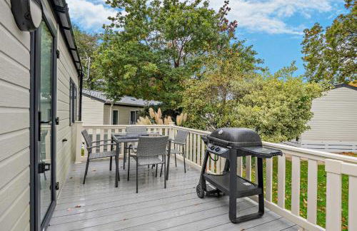 Astoria Lodge Smart Modern 2-Bedroom Holiday Lodge Milford on Sea - Photo 37