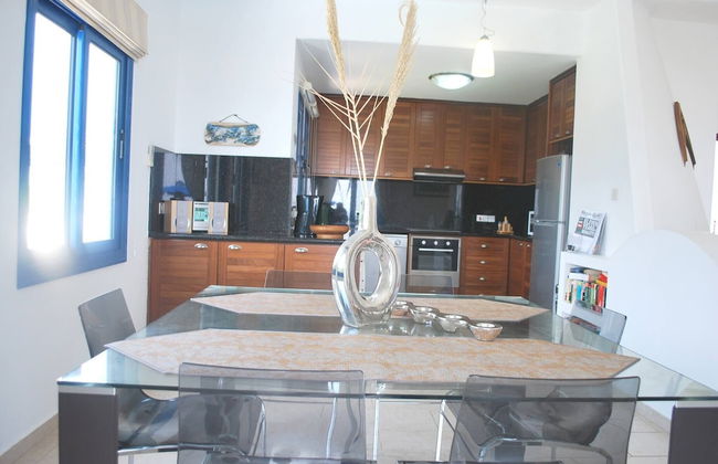 Sea Front Villa, Heated Private Pool, Amazing Location Paphos 323 - Foto 9