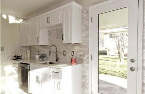 5 bedrooms with 4 Full Bath Fire Pit BBQ and Plush Amen on 1 2 acre - Photo 24