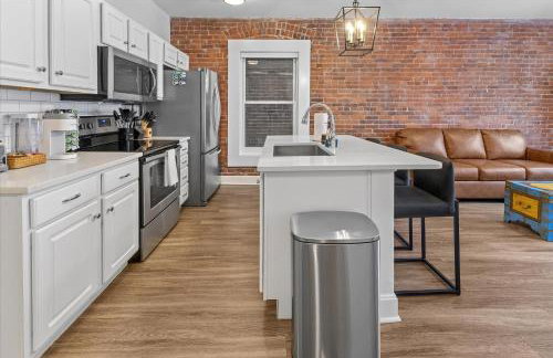 Steps away from Mass Ave Restaurants and Big Patio - Foto 11