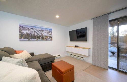 Mountainside Ski & Golf Retreat - Photo 2