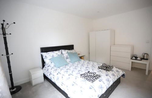 Spacious 3-Story Retreat with Rooftop Terrace and Modern Amenities - Foto 17