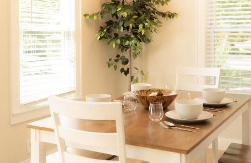 Work, Rest and Gather - Spacious 3BR with Modern Charm - Foto 29