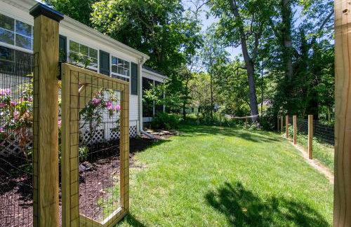 The Maple House Fully Fenced-in Yard! - Foto 4