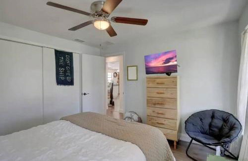 HIDDEN GEM - Family Friendly Pool Home -Welcome - Photo 21