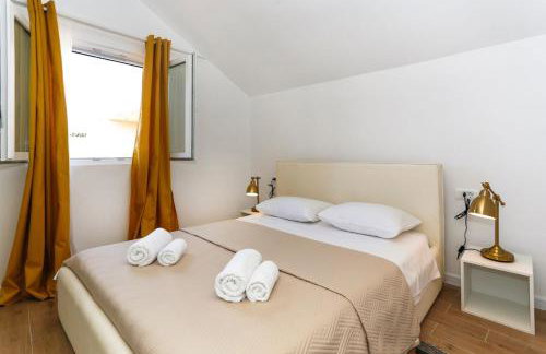 Apartments and Rooms Stone House - Photo 14